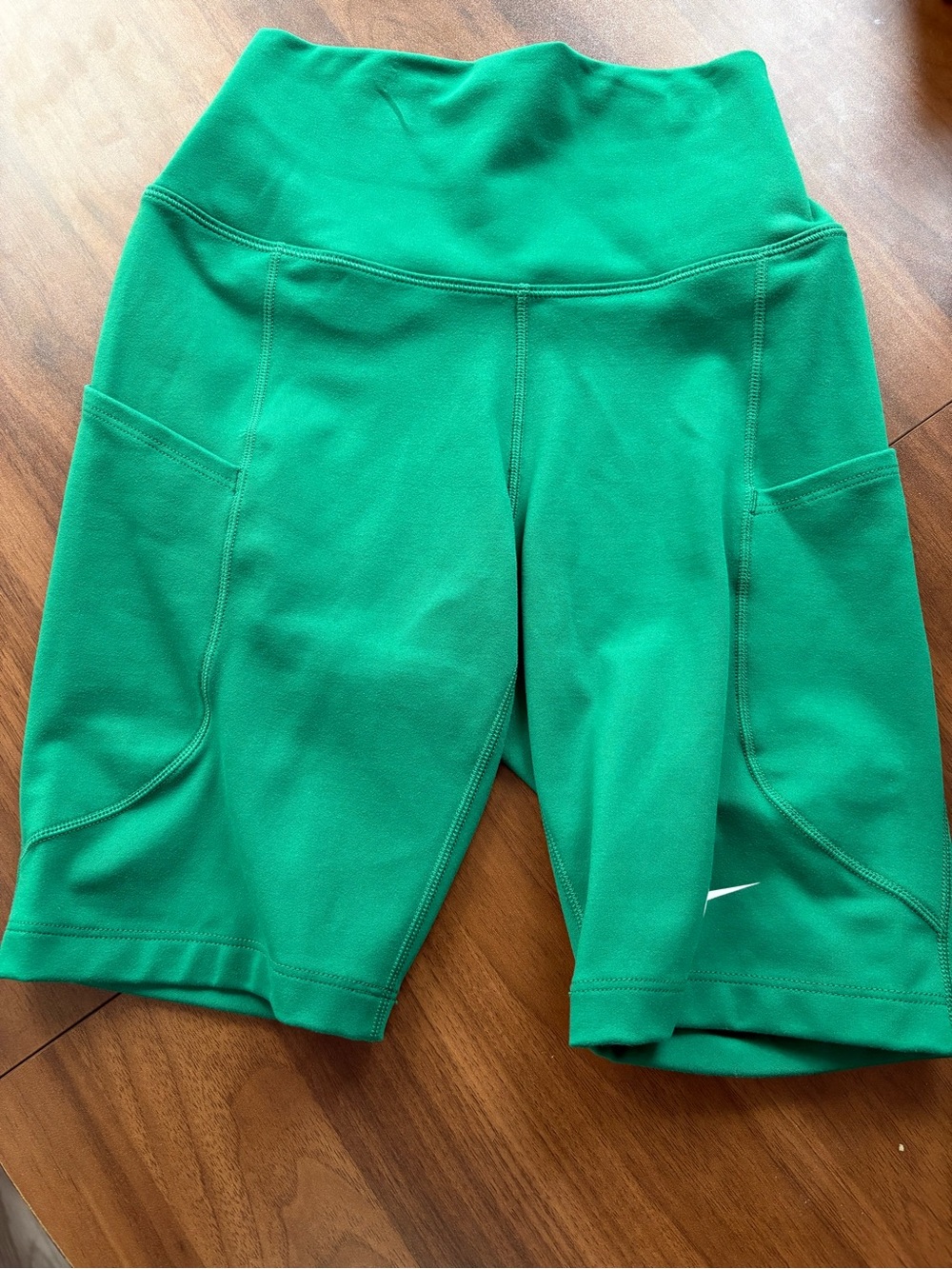 Women’s Nike Emerald Green High-Waist Bike Shorts with Side Pockets in XS